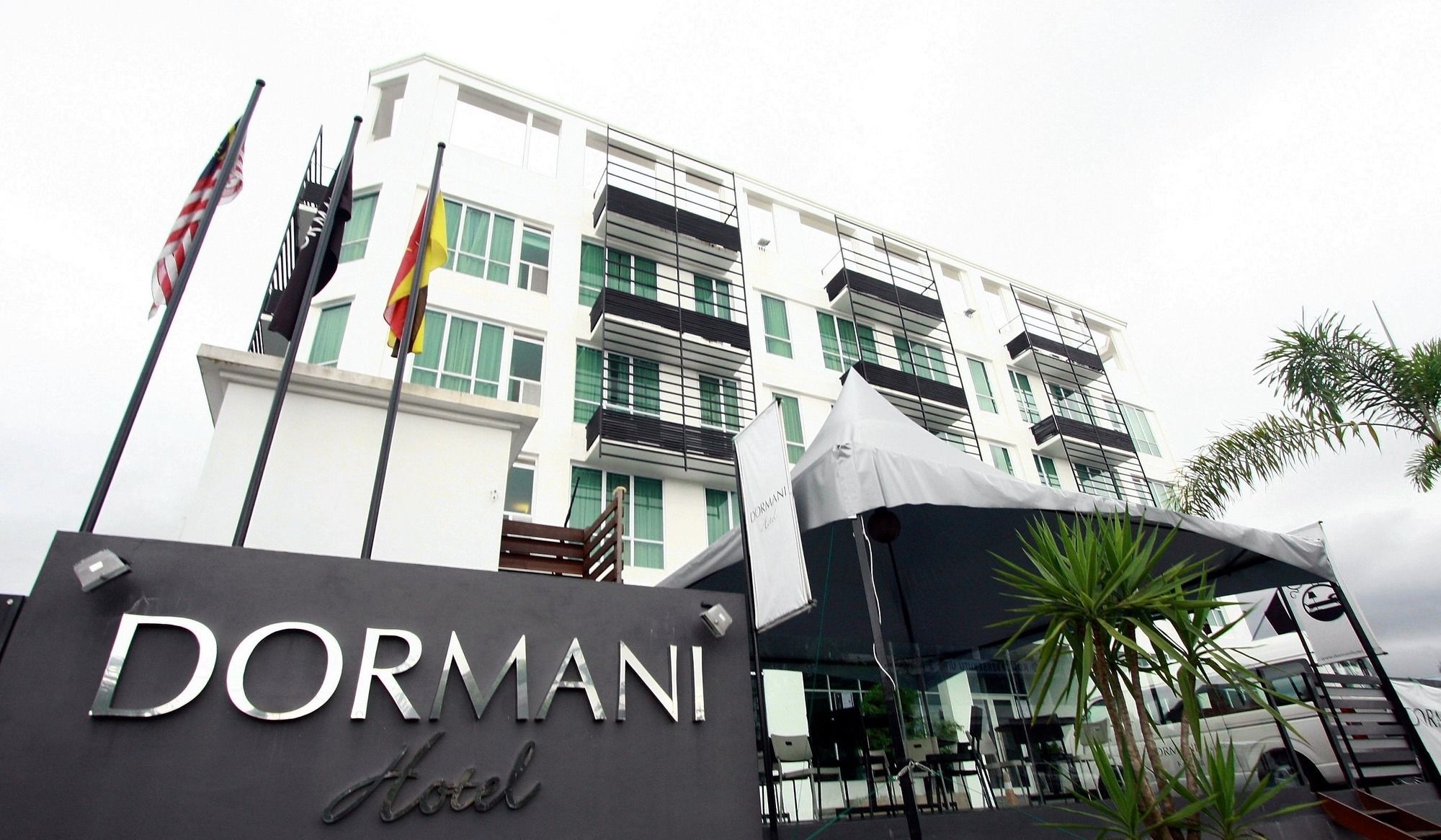 Dormani Hotel Kuching Exterior photo